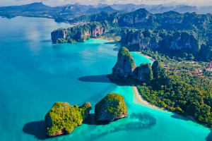 Thajsko přírodní krásy Letecký dronový pohled na pláž Railay Krabi Thajsko